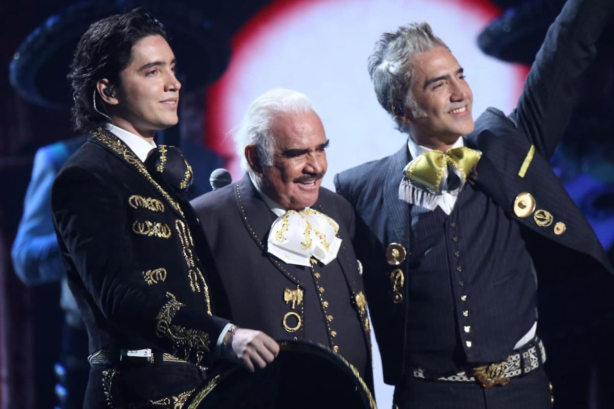 Foto familiar de Vicente Fernández conquista las redes
