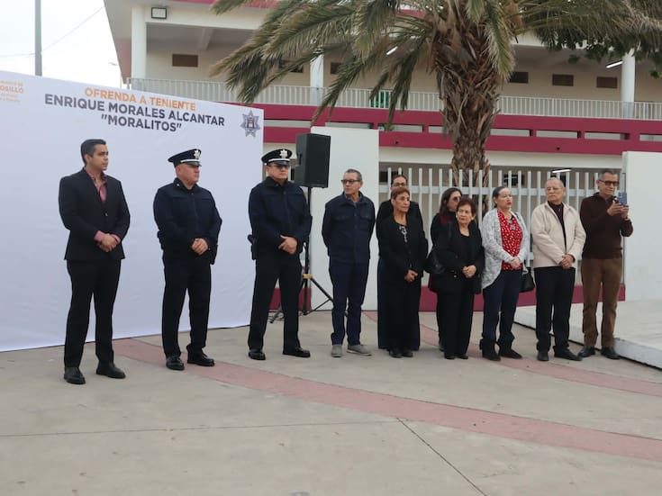 El oficial Enrique Morales Alcantar, conocido como “El Moralitos”, fue conmemorado en el monumento ubicado frente a la primaria Alberto Gutiérrez, en el Centro de la ciudad
