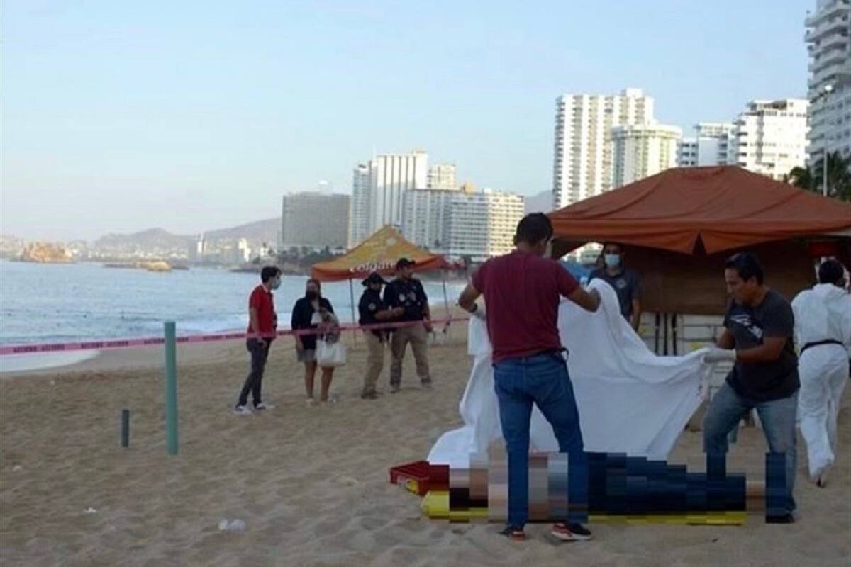 Asalto en playa de Acapulco; un hombre asesinado y una mujer lesionada