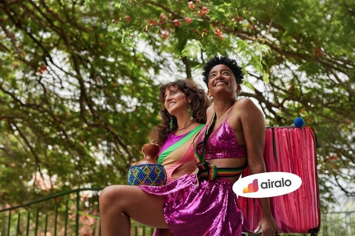 Viajar con internet desde que aterrizas: por qué una eSIM puede hacer tu viaje más simple