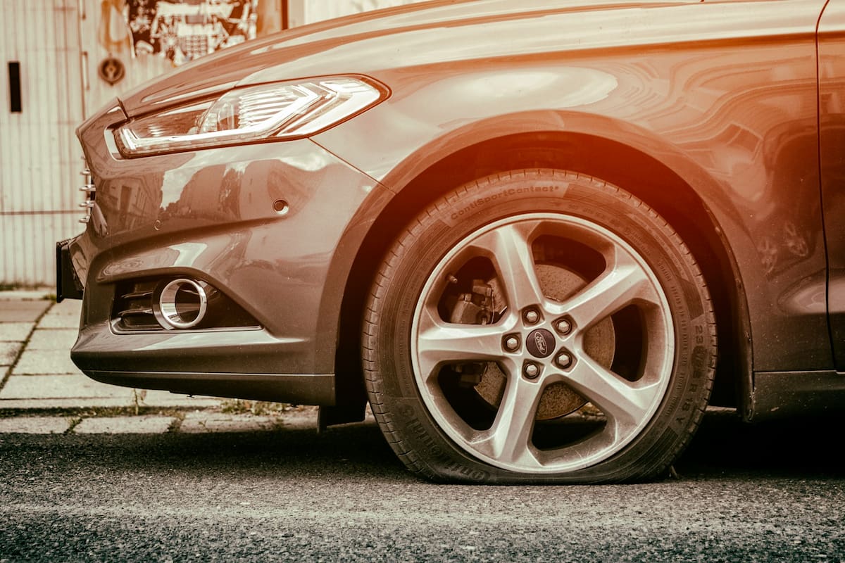 El principal obstáculo para el usuario común es la velocidad. Al superar los 100 kilómetros por hora, los radios sufren flexión constante. | Foto: Unsplash