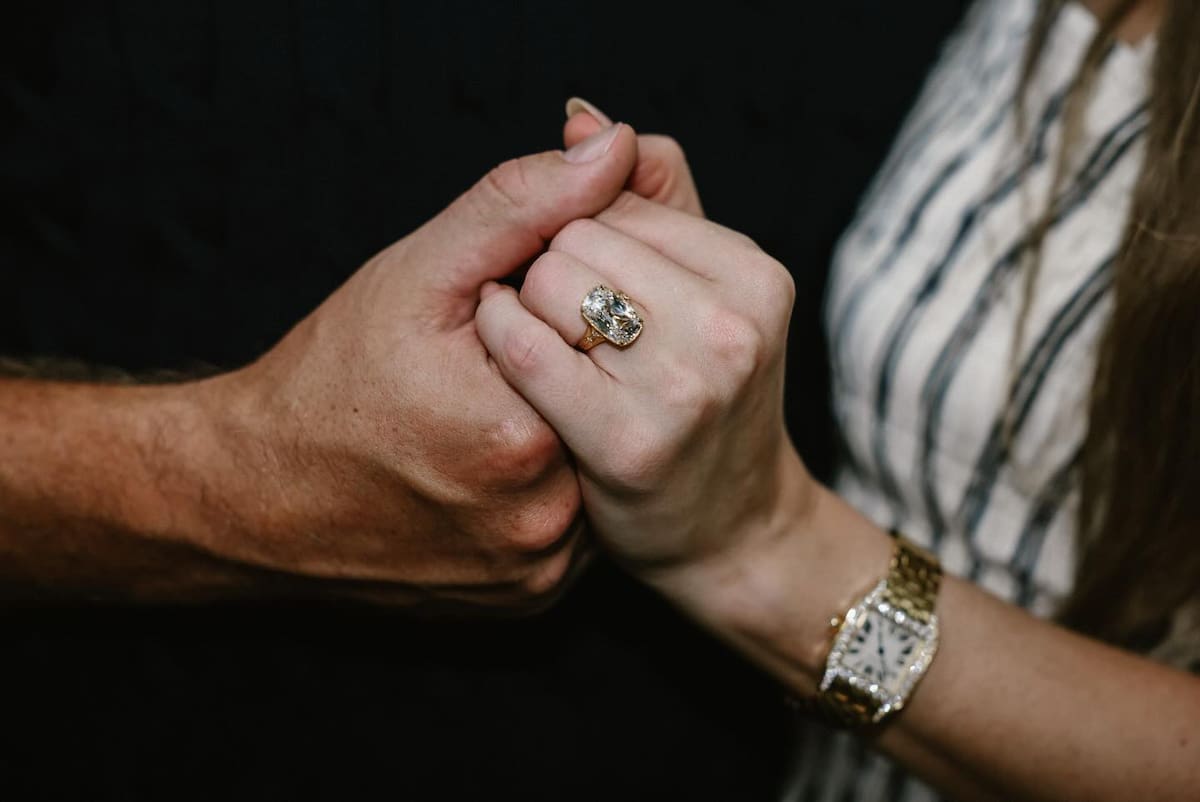 Anillo de compromiso de Taylor Swift / Instagram @taylorswift
