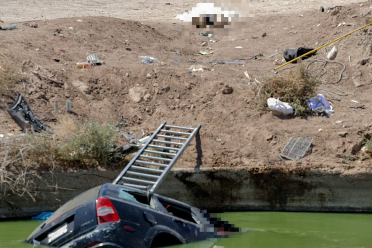 Muere pareja de adultos mayores tras caer con auto a dren
