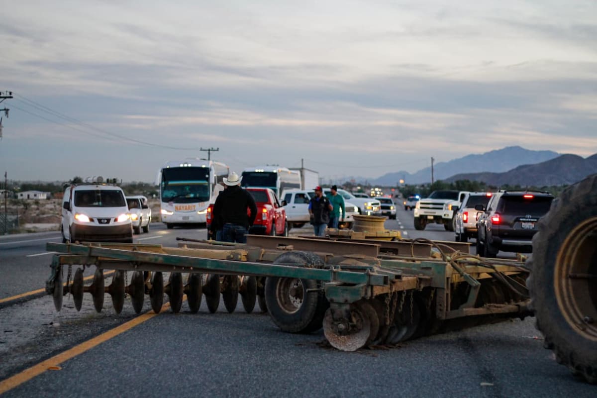 La movilización se sumó al cierre que mantiene bloqueada la Mexicali–San Luis Río Colorado desde el 24 de noviembre. Foto: Border Zoom