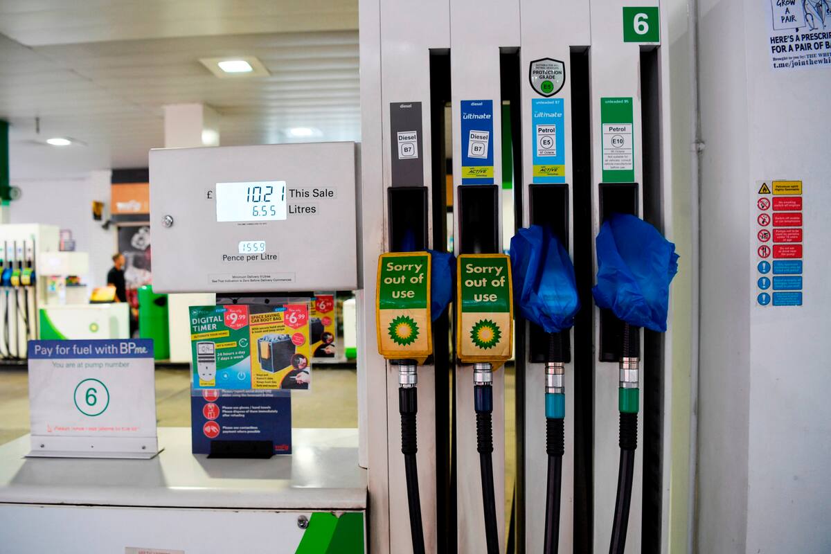 Reino Unido pone en alerta al Ejército por compras de pánico ante desabasto de gasolina