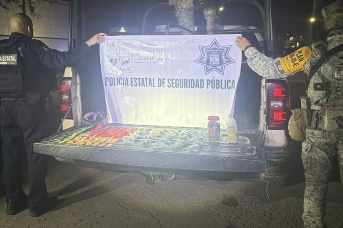 Un operativo coordinado entre la PESP y la Secretaría de la Defensa en Hermosillo terminó con el aseguramiento de 25 envoltorios de hierba verde y 32 dosis de metanfetamina en la colonia Laura Alicia Frías