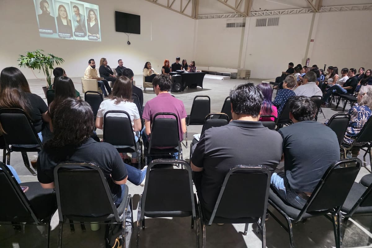 Periodismo, ética e inteligencia artificial marcan el debate en un panel para futuros profesionistas en SLRC