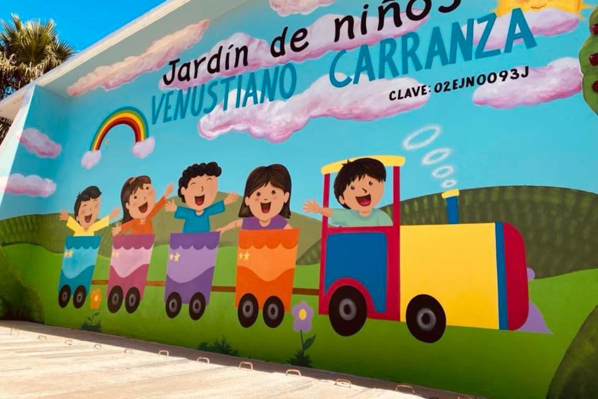 Con pinceles y color, artista busca “enchular” jardín de niños en Rosarito