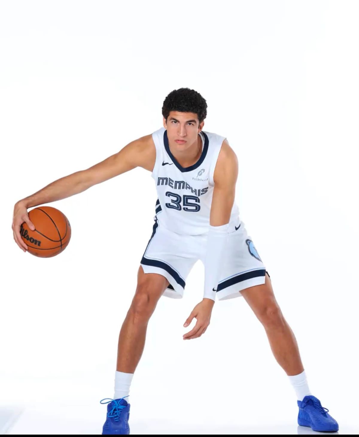 El alero de los Grizzlies, Karim López, mide 2.06 metros de estatura. (Foto: Archivo GH)