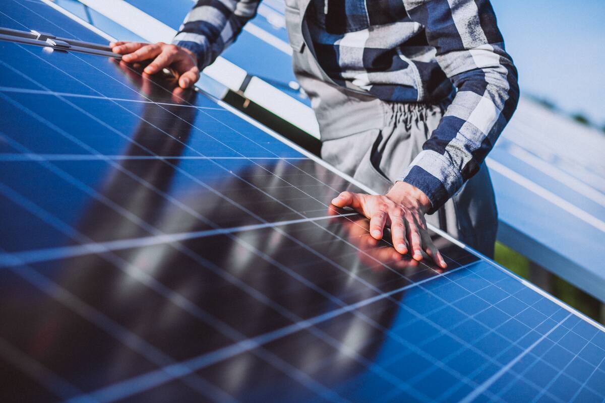 CFE: Así puedes ahorrar en electricidad mediante paneles solares legalmente utilizados