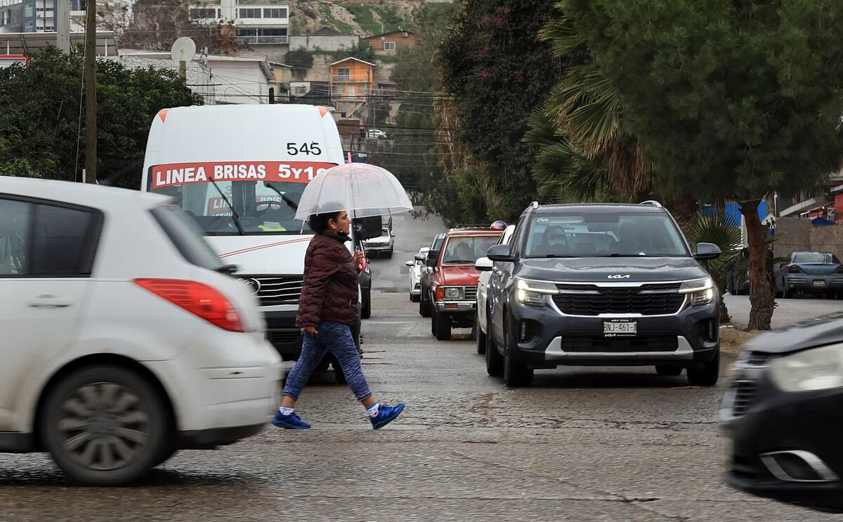 La ciudad vive su último día del año entre llovizna, actividades cotidianas y preparativos para los festejos de Año Nuevo. Foto: Sergio Ortiz