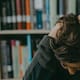 Universitarios con mayor sensibilidad al estrés presentan mayor riesgo de pensamientos suicidas, revela estudio