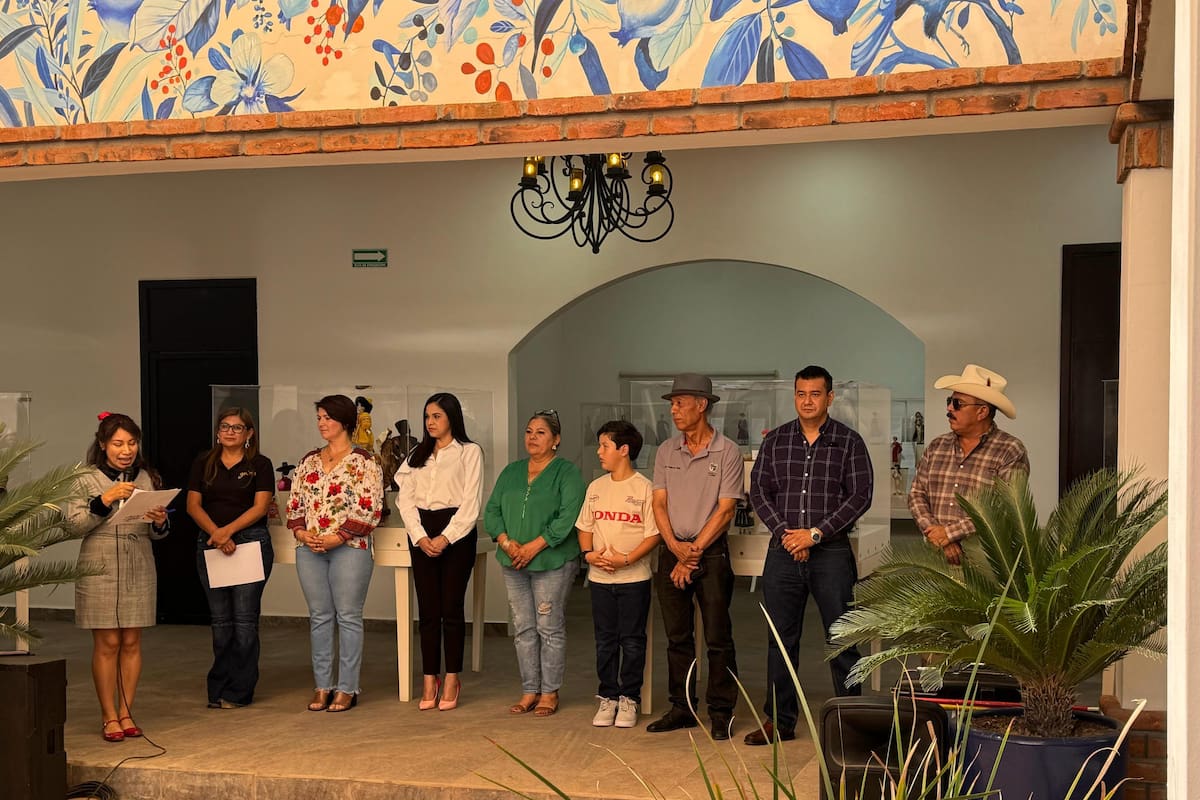 Inauguran exposición internacional de muñecas en Casa Muñoz