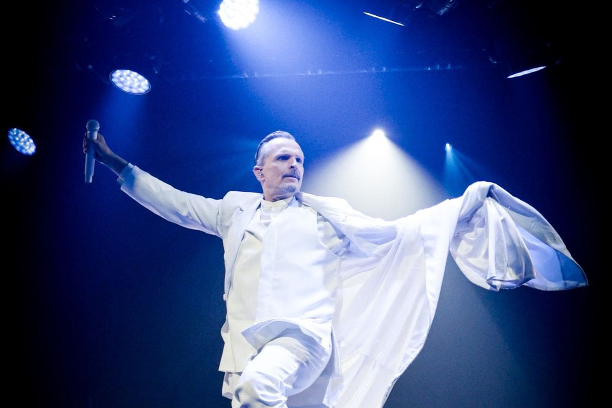 Miguel Bosé reaparece en la CDMX con problemas de voz ¿se retira del escenario?
