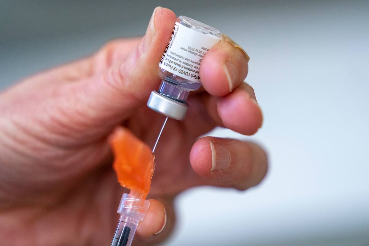 Cuarta vacuna anticovid no previene ómicron