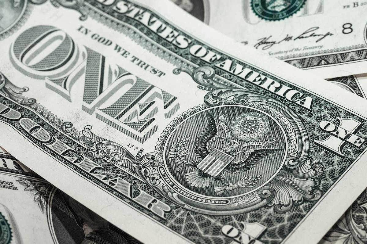 Venta del dólar sigue en 18.60 pesos en casas de cambio locales