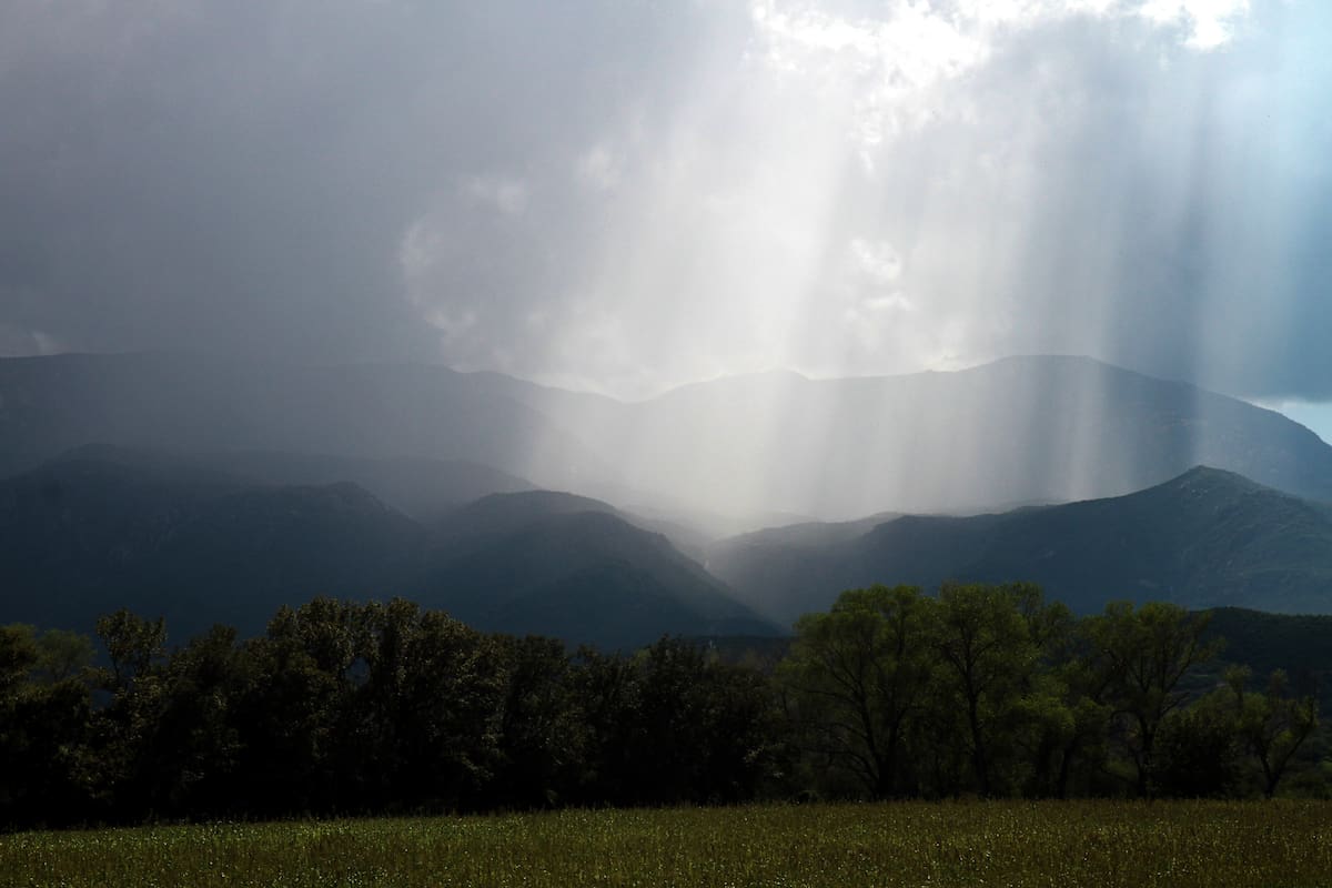 Lluvias fuertes se concentrarán en la sierra de Sonora durante las próximas horas mientras Hermosillo y otros municipios del centro mantendrán ambiente caluroso que alcanzará hasta 43°C