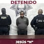 Golpea a policías e intenta quitarle su arma de cargo a uno de ellos, pero es detenido
