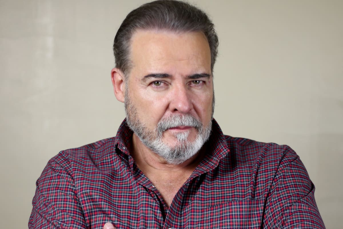 César Évora alerta por fraude: venden saludos falsos con su nombre en redes sociales