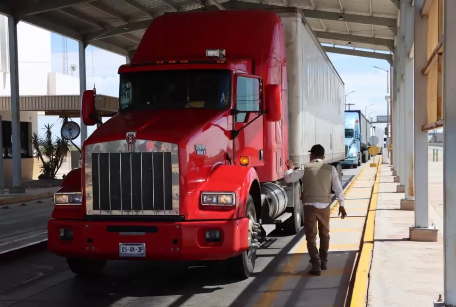 Las revisiones se realizan en el Centro Fijo de Peso y Dimensiones instalado en esta vía, donde se llevan a cabo en promedio 4 mil verificaciones mensuales, además de unas 500 inspecciones físico-mecánicas a las unidades l Foto: Cortesía