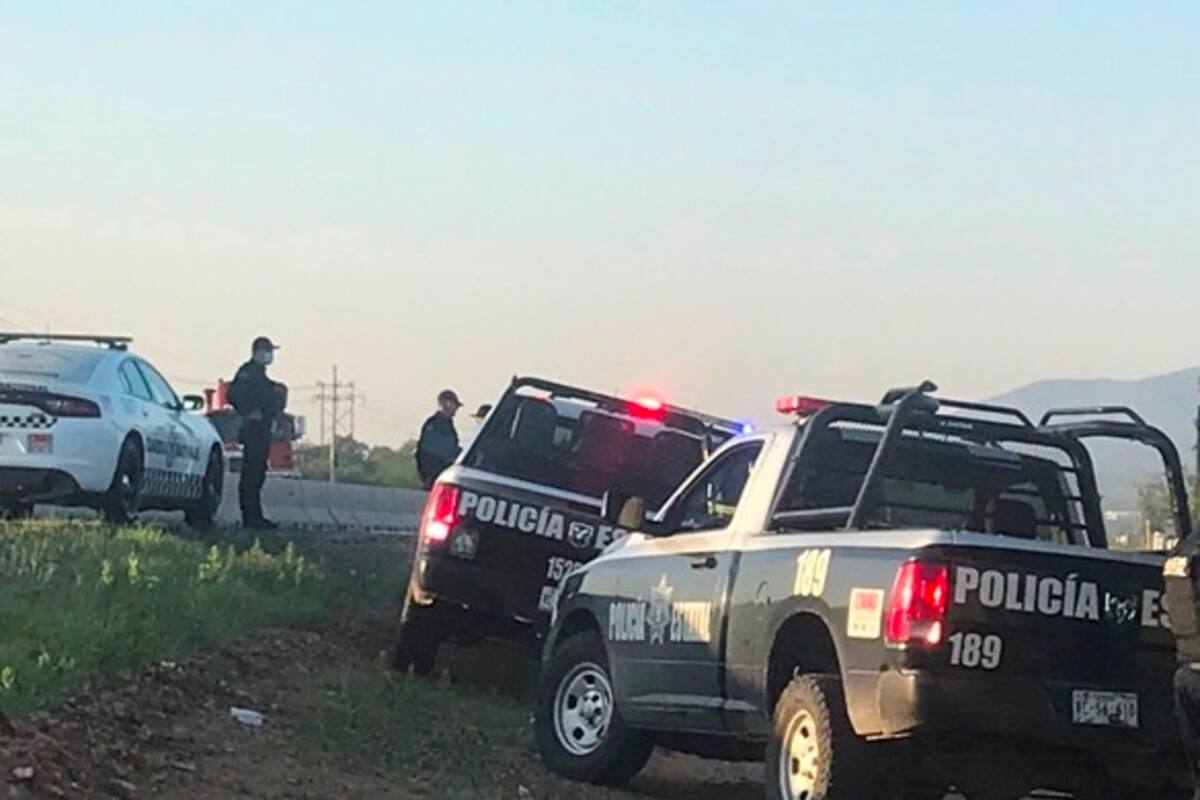 Atado de pies y manos y con lesiones que ponen en peligro la vida, hallan a joven tirado en la carretera