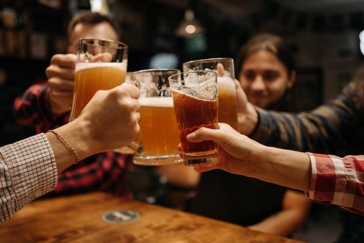Algunos expertos están pidiendo restricciones de edad para la venta de bebidas no alcohólicas