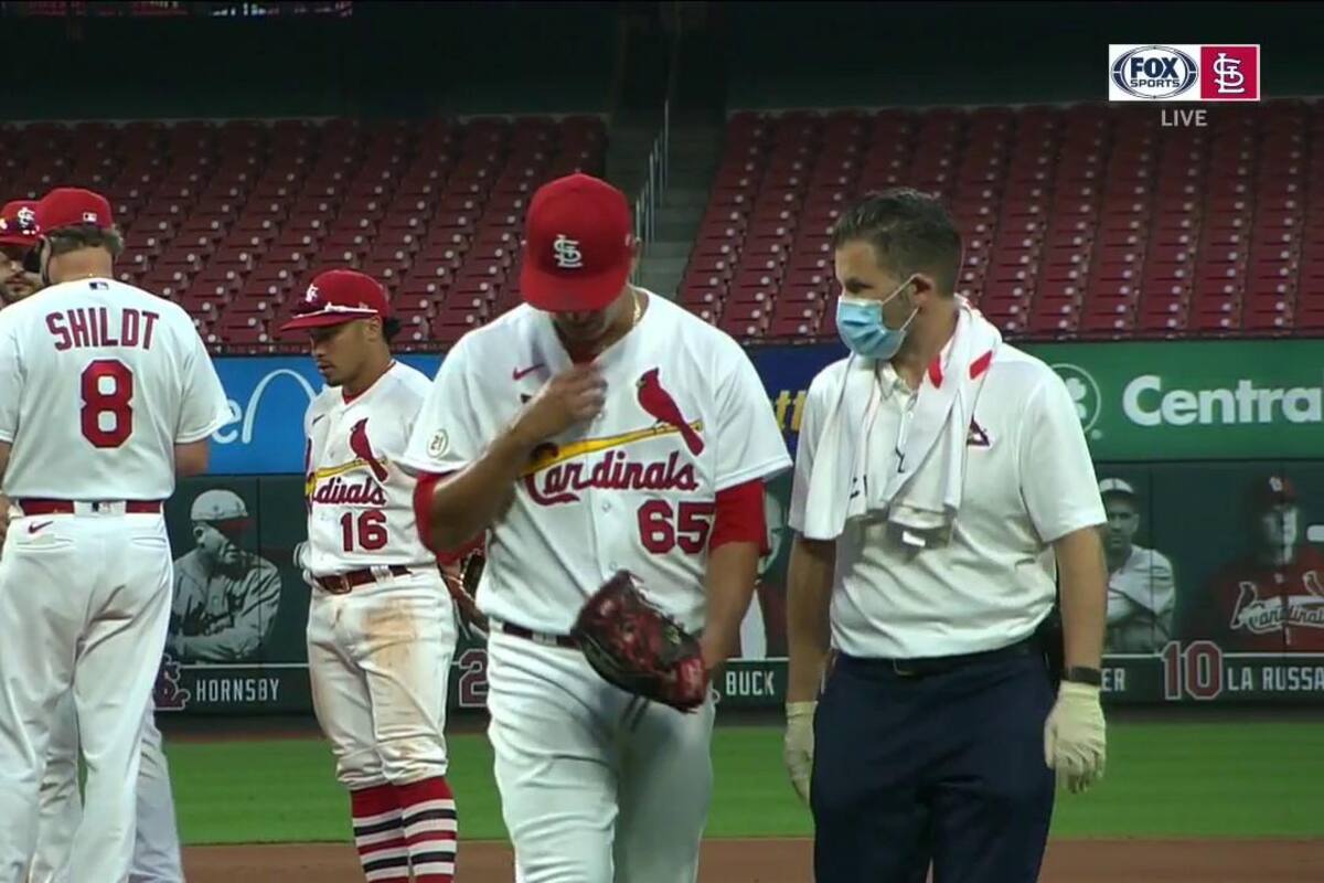 Giovanny Gallegos falla y sale lesionado sin sacar out