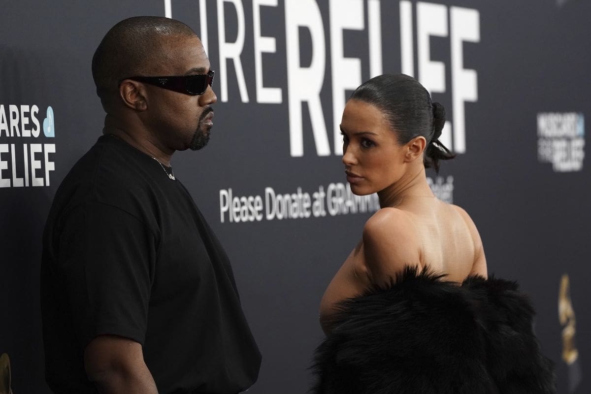 Bianca Censori revela cómo inició su relación con Kanye West y niega que el rapero controle su imagen pública