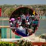 Colectivos en favor de Cuba marchan en la Ciudad de México para exigir el fin del bloqueo estadounidense y la reanudación del envío de petróleo mexicano a la isla