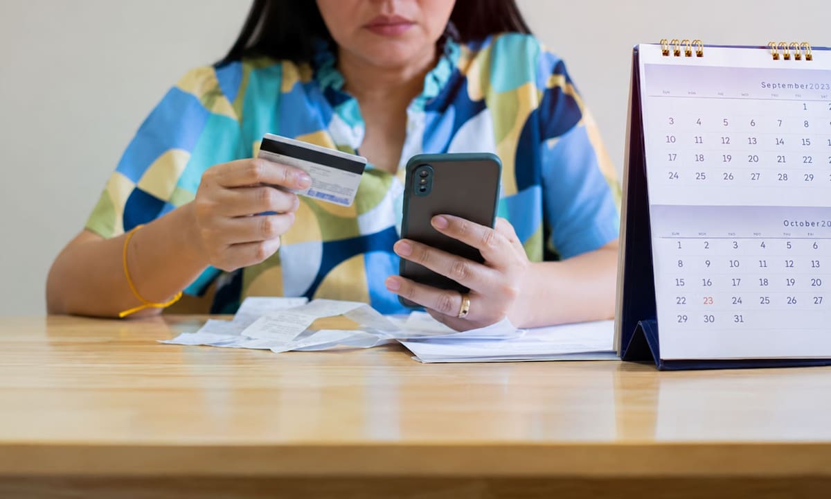 El saldo insoluto es un concepto financiero fundamental para quienes mantienen un crédito bancario o préstamo personal.| Magnific, IA