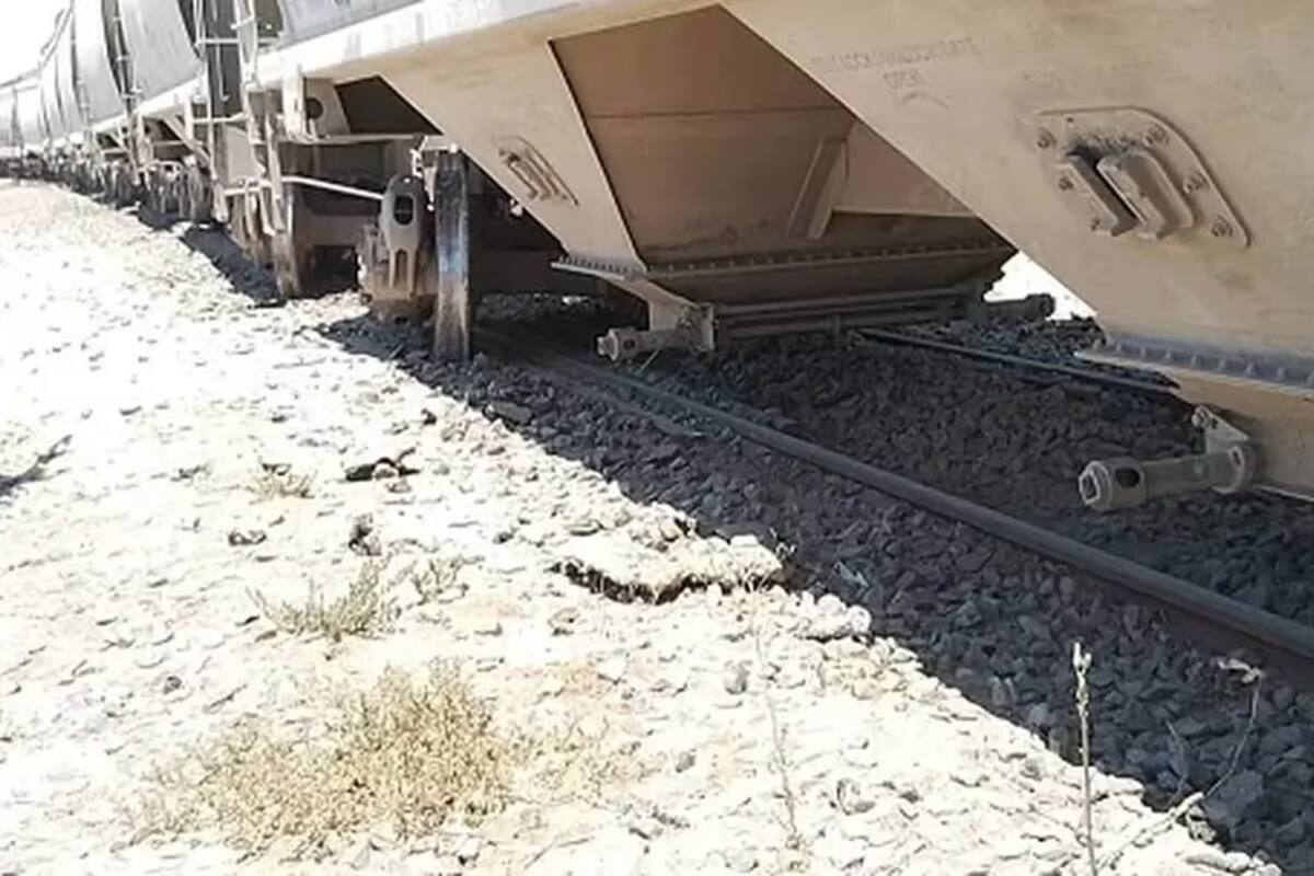 Prolongan trabajos en Distribuidor Vial por tren descarrillado