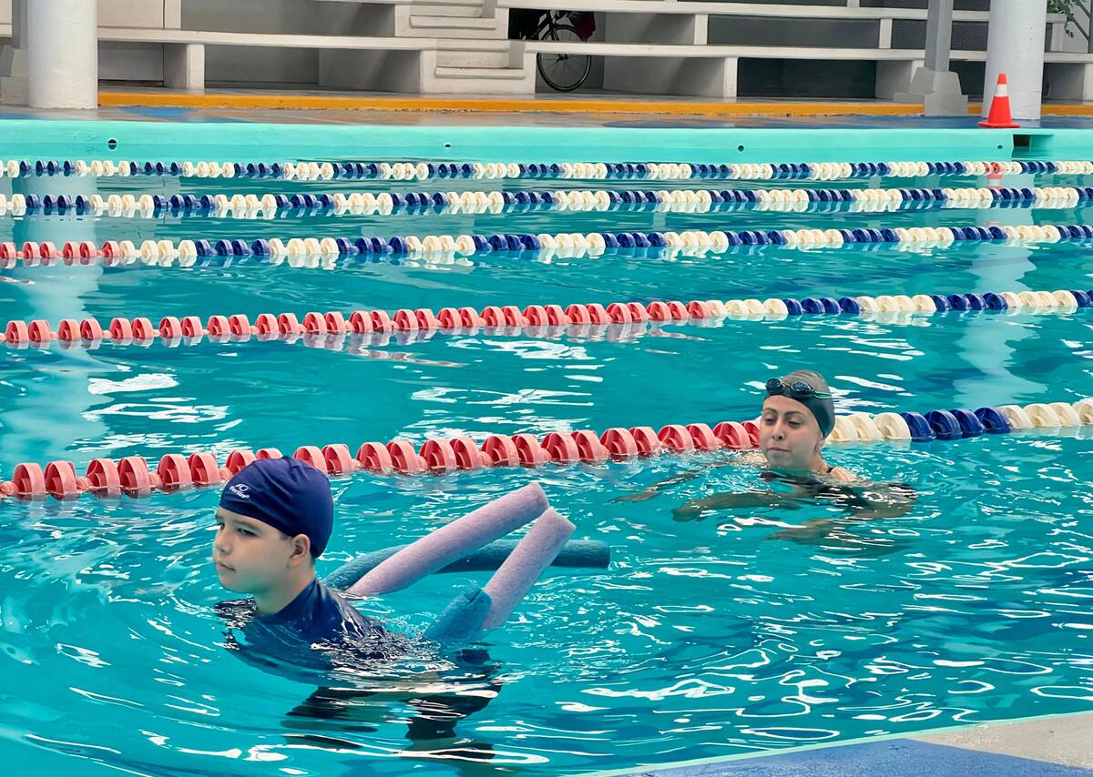 El propósito de los centros acuáticos es proporcionar espacios accesibles donde la comunidad pueda practicar nado, realizar ejercicios de movilidad y fomentar un estilo de vida activo y saludable.