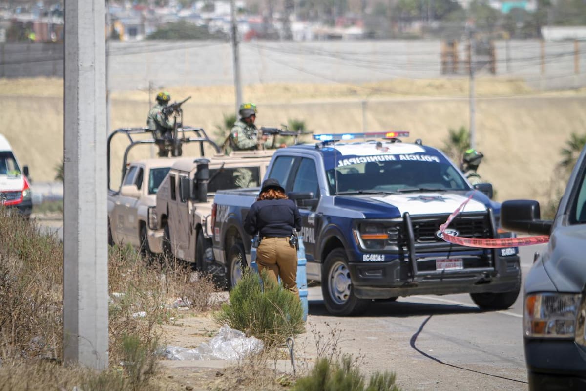 El cuerpo de una persona fue encontrado dentro de un tambo abandonado en la zona de Los Valles; la Fiscalía ya investiga el caso.
Fotos: Border Zoom.