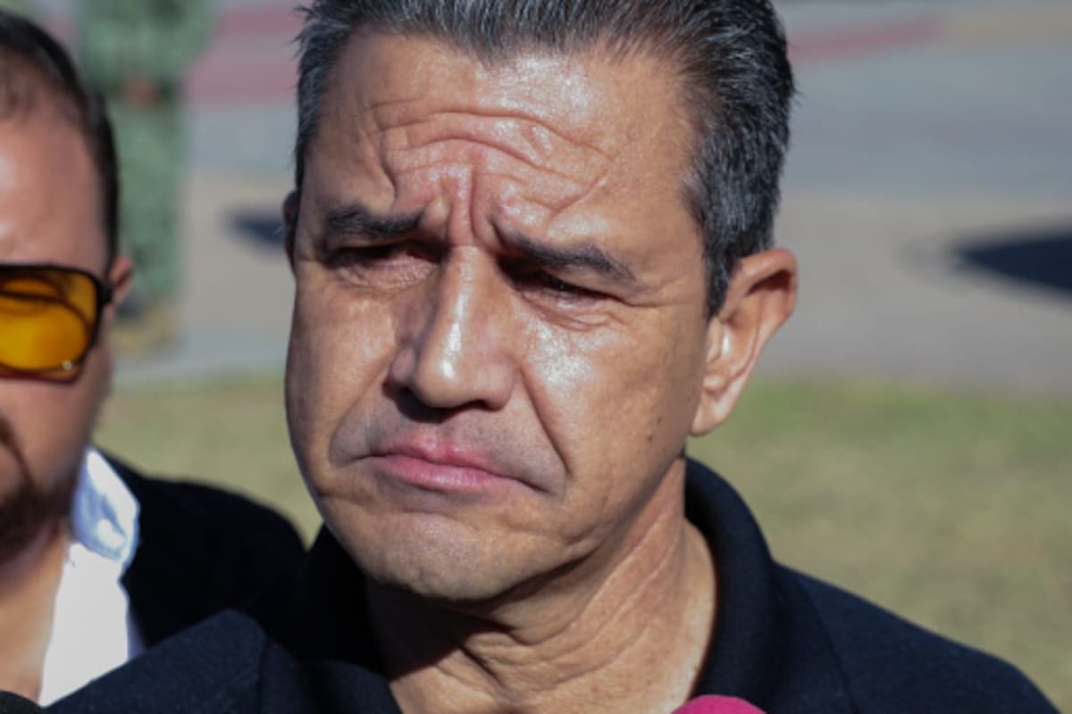 Retiran de área operativa a policía que apuntó con su arma a reporteros