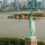 Una madre y su bebé de 5 meses murieron al volcar una embarcación frente a la Estatua de la Libertad en Nueva York y el operador fue arrestado por 13 cargos de imprudencia