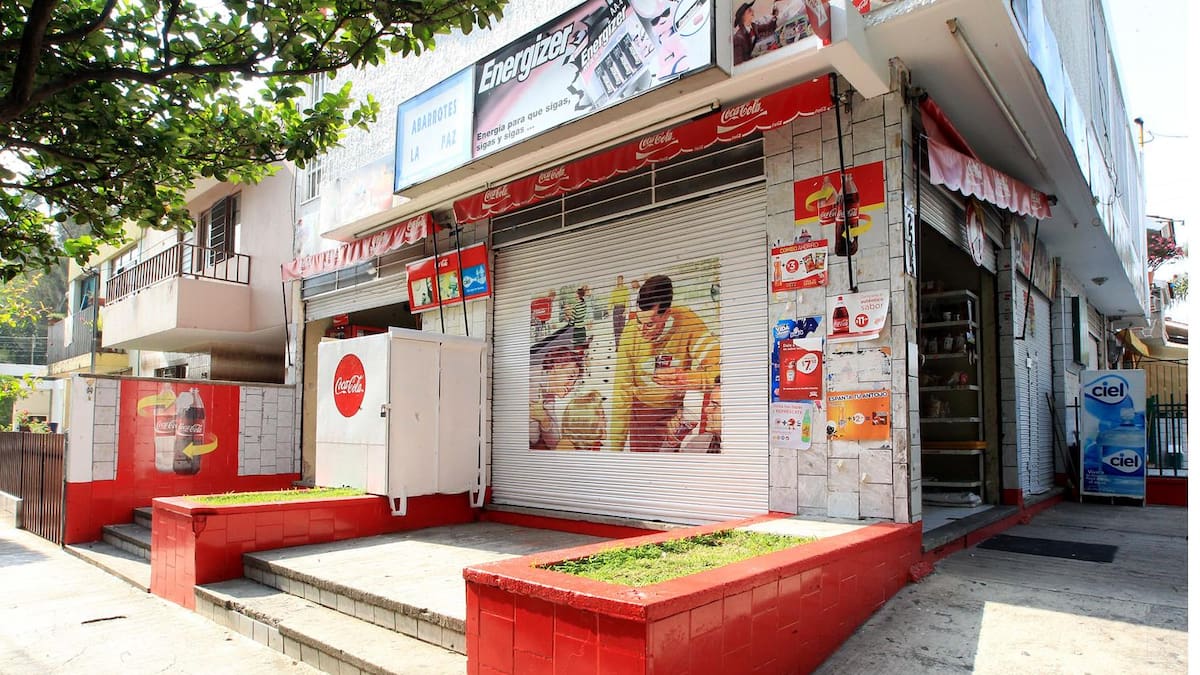 Aumentos al IEPS golpearán a 200 mil “tienditas” en México y provocará caída del 15% en ventas advierten comerciantes