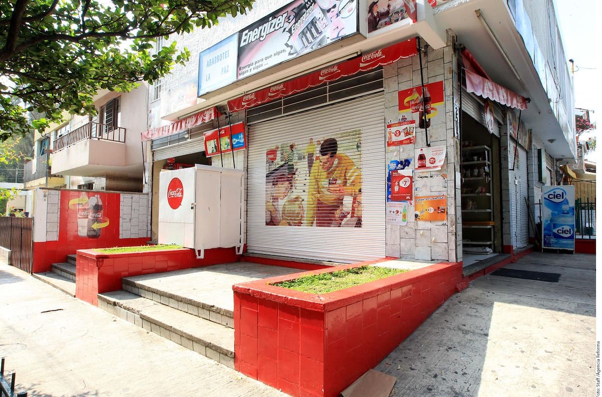 Prevén caiga 14% gasto en tienditas
Con la entrada en vigor de impuestos a productos con alto contenido calórico, como refrescos y botanas, los pequeños comerciantes calculan una baja de hasta 14 por ciento en el gasto de su clientela.