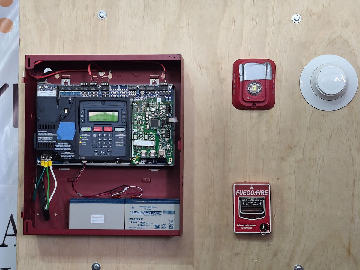 Maquinaria y tecnología utilizada en la industria de la construcción incorporan herramientas digitales e inteligencia artificial para apoyar el diseño y desarrollo de proyectos. Foto: Cortesía