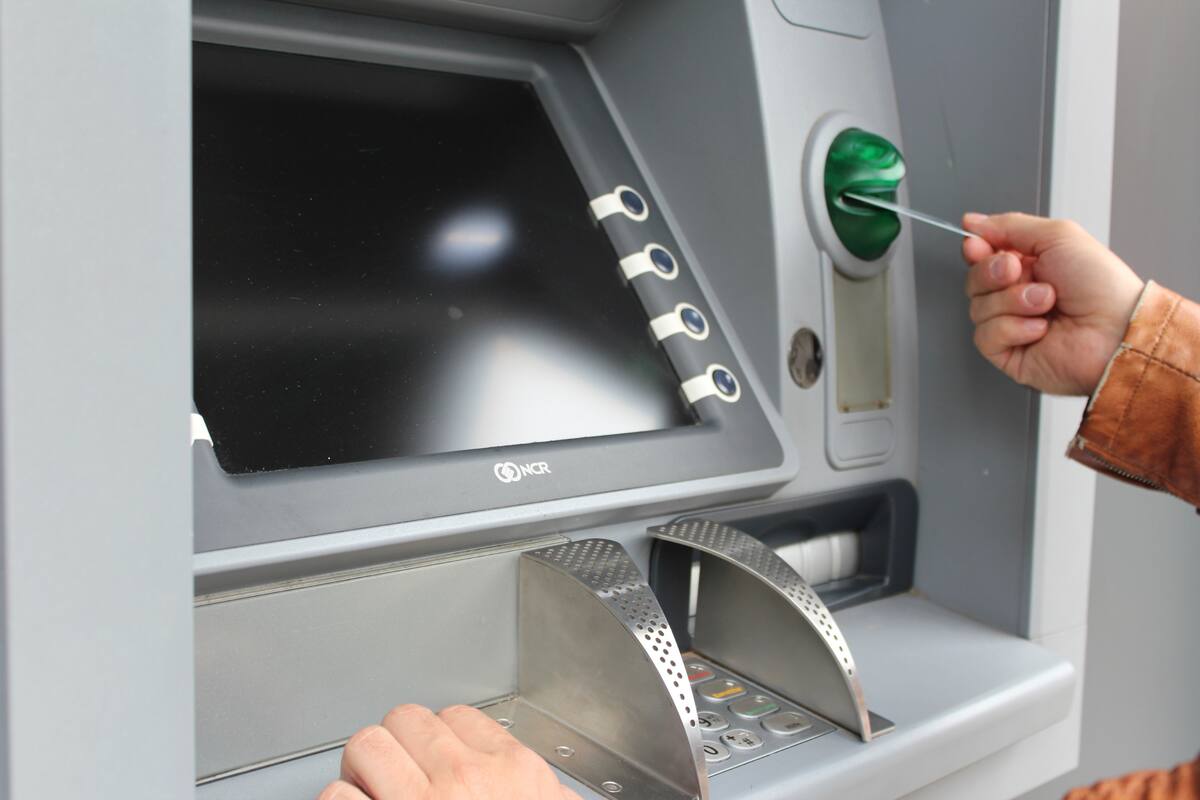 Por qué no deberías imprimir el ticket al retirar dinero del cajero