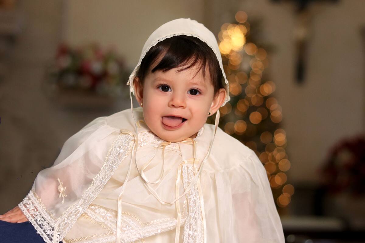 Bautizan a María Emilia en la Parroquia de la Santísima Trinidad