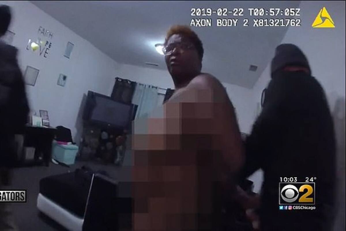 Arrestan desnuda y en casa a mujer afroamericana; exige disculpas por "el error"