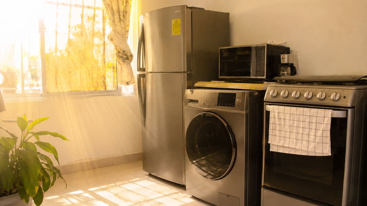 El calor extremo puede dañar refrigeradores, televisores y celulares; estas son las medidas para evitar sobrecalentamientos, cortocircuitos y fallas en casa