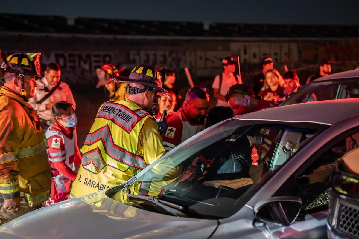 Una mujer resultó lesionada durante el incidente. Foto: Border Zoom