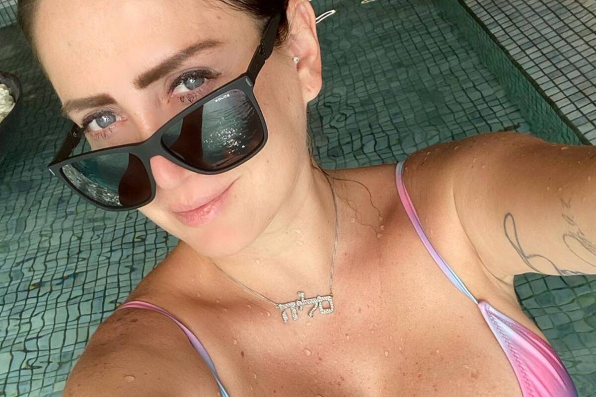 Celia Lora reaparece en diminuto bikini y enciende Instagram