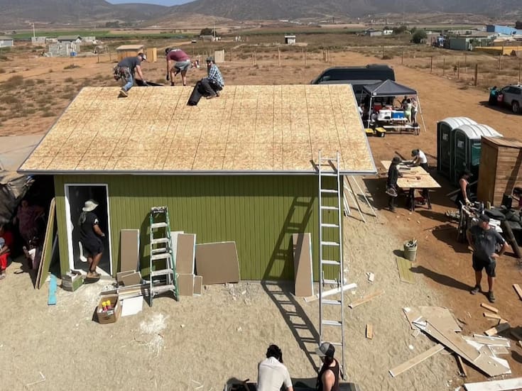 Construyen 141 casas para familias de escasos recursos en Maneadero