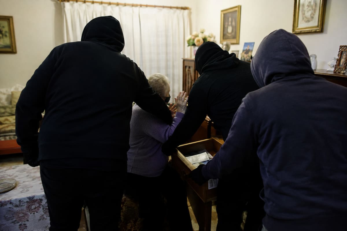 Le robaron 1.2 millones de pesos en Puebla a una abuelita que fue sometida y golpeada dentro de su vivienda; era el ahorro que reunió durante años