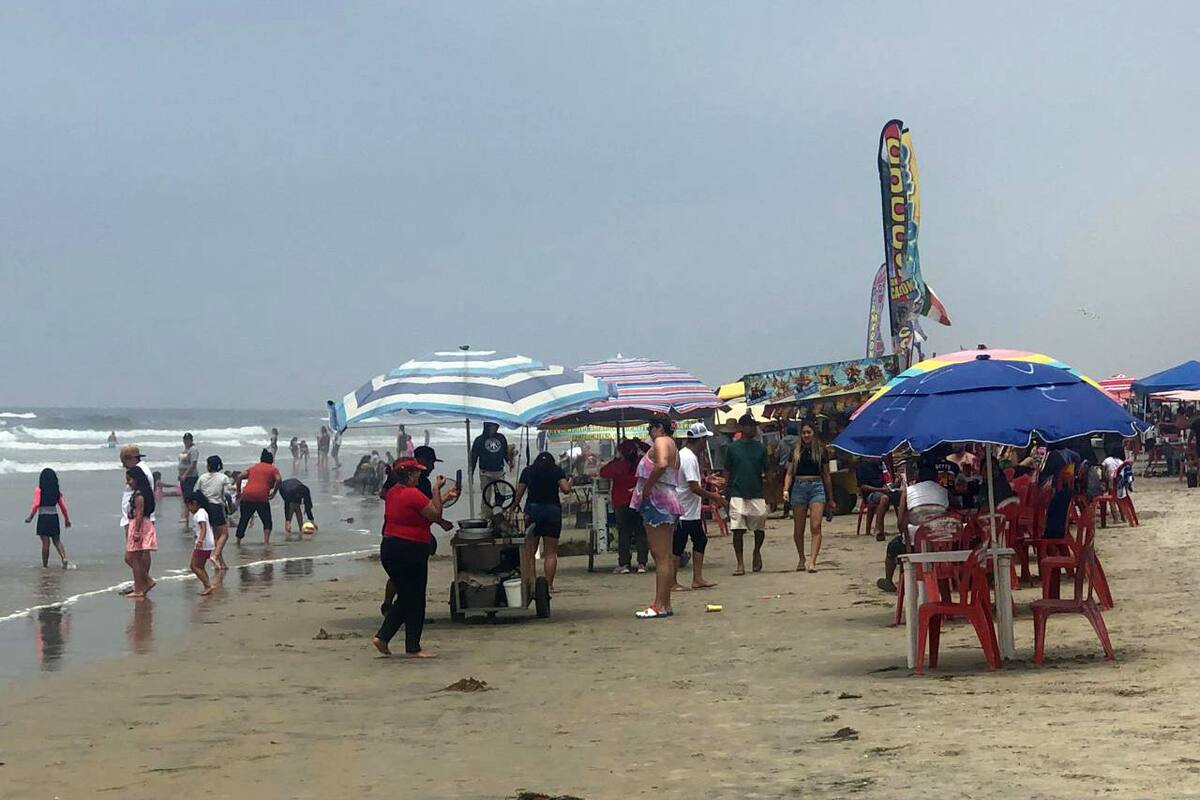 Visitan más de 3 mil la playa de Rosarito
