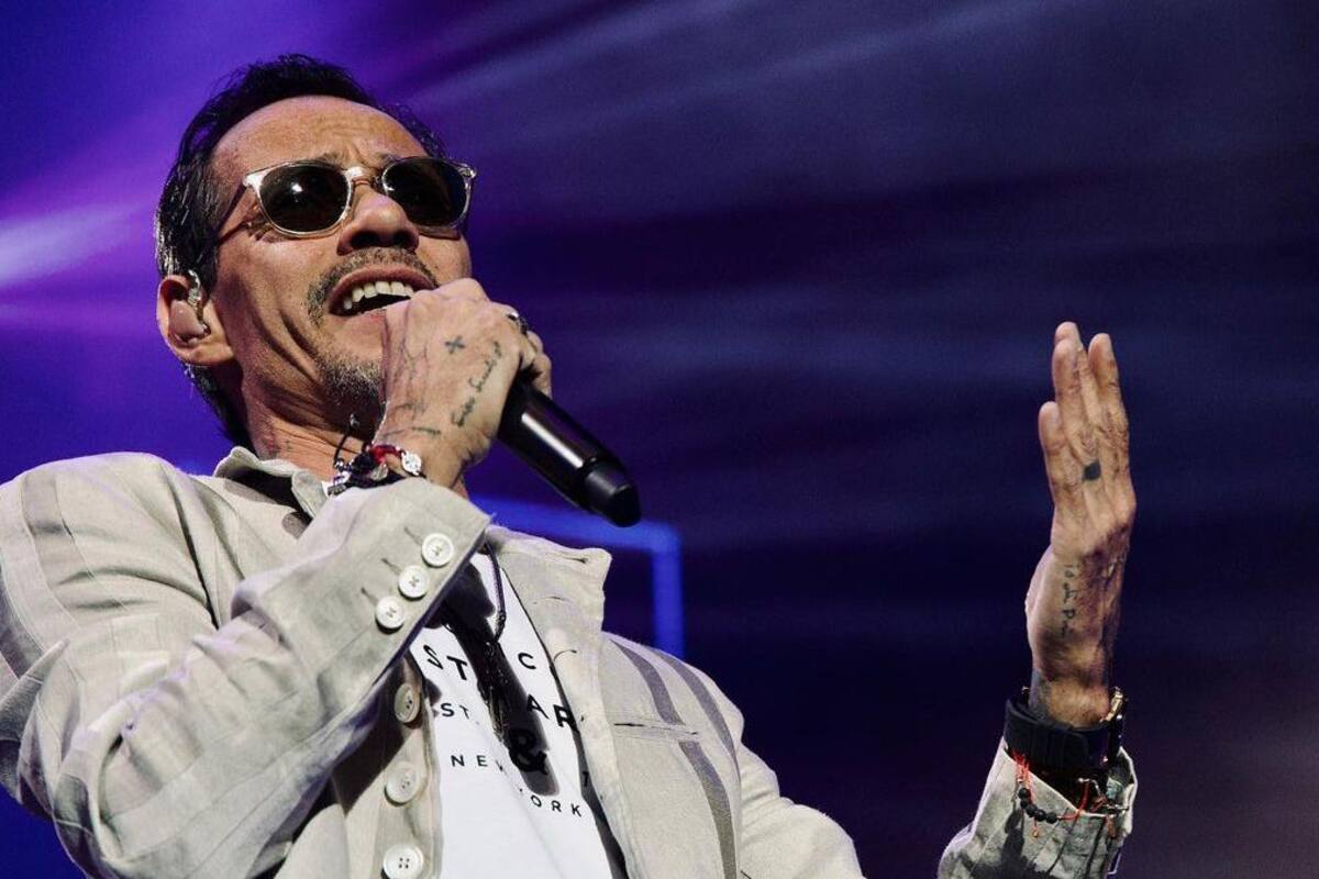 Marc Anthony recibe botellazo en concierto en vivo