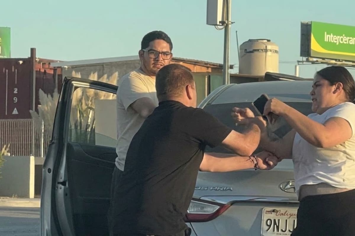 Pareja agrede a conductor de 63 años tras choque leve en Santa Fe; intentaron huir