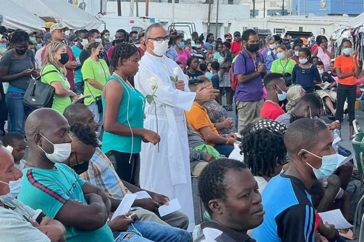 Migrantes haitianos agreden a sacerdote en albergue y se dan a la fuga
